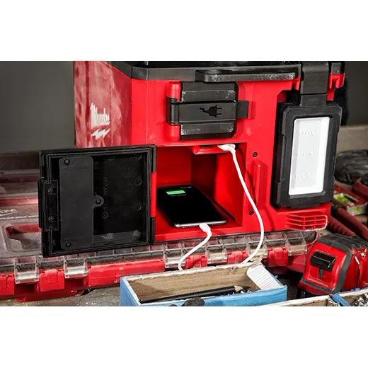 Milwaukee 2357-20 M18™ PACKOUT™ Light/Charger